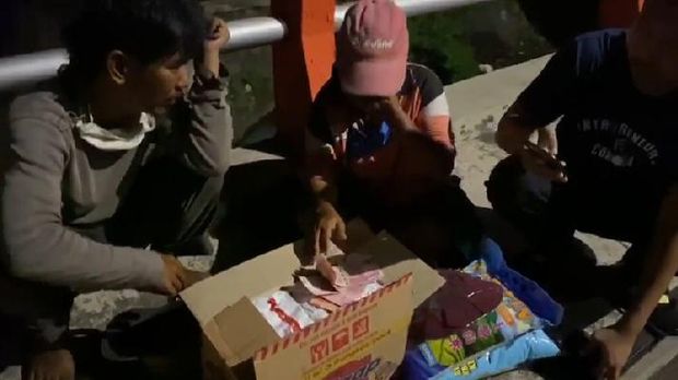Ini Tujuan Crazy Rich Surabaya Bagi-bagi Mi Instan Isi Uang
