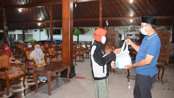 Merasa Ada yang Lebih Butuh, 12 Warga Banyumas Kembalikan BLT Corona