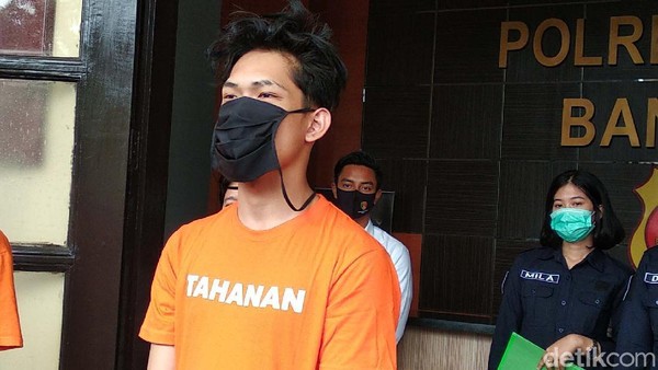 Prank 'Makanan' Sampah, Ferdian: Biar Nggak Ada Waria Saat Ramadhan