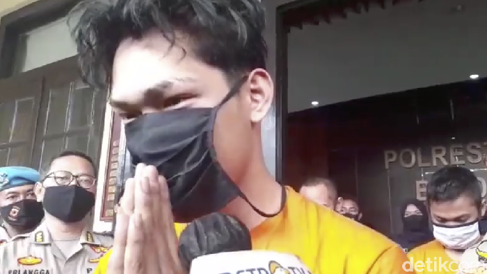 Beginilah Ekspresi Penyesalan Ferdian Paleka Usai Ditangkap Gegara Prank Waria