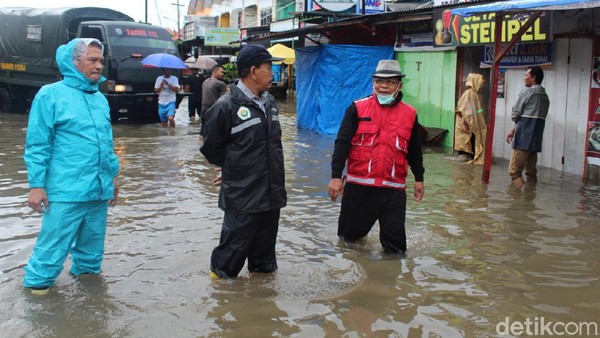 banda-aceh-banjir-walkot-akibat-alam-air-melebihi-kapasitas-drainase