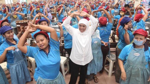khofifah-sebut-perusahaan-wajib-keluarkan-thr-idul-fitri