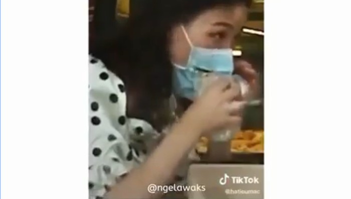 pemerintah-jangan-turunkan-masker-ke-dagu-termasuk-saat-makan