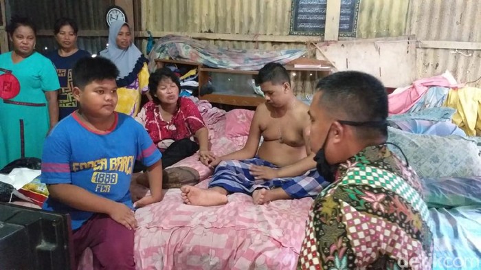 Rawat Ortu Stroke, Bocah Babil: Saya Tak Malu Bersihkan BAB Mereka