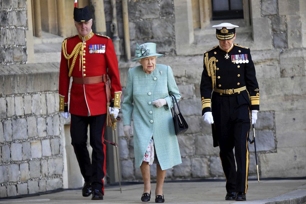 Terapkan Banyak Aturan, Ratu Elizabeth II Juga Punya Aturan Saat Mandi!