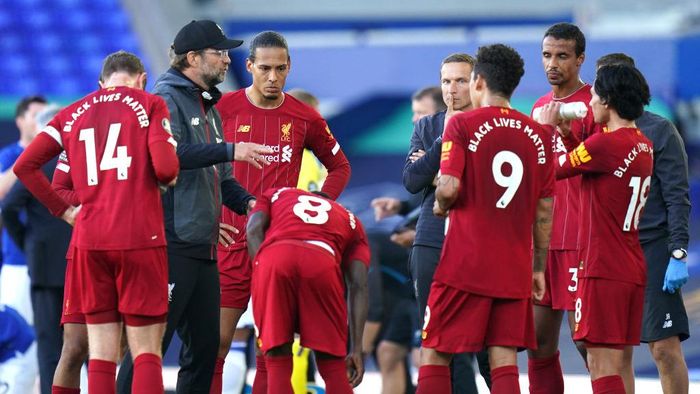 Berbagai Kebahagiaan Fans Liverpool Berkat Dilanjutkannya Premier League