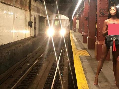 Naomi Campbell Jalan-jalan di Stasiun Kereta Tanpa Busana