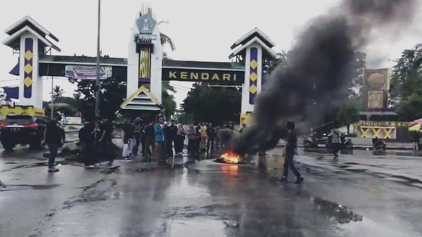 Tolak TKA China Gelombang 3, Massa Ancam Blokade Bandara Haluoleo Kendari