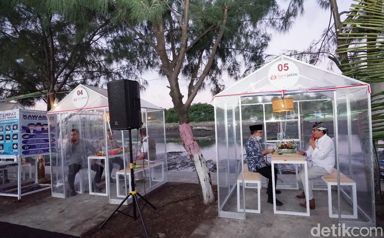 Cegah Covid-19, Di Banyuwangi Bisa Makan Seafood Dalam Pondok Transparan