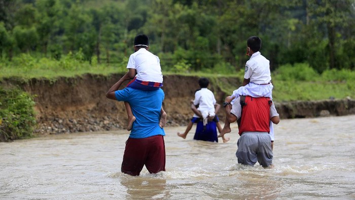 &#91;Coc Reg. Gorontalo&#93; Menerjang Derasnya Sungai Demi Bersekolah