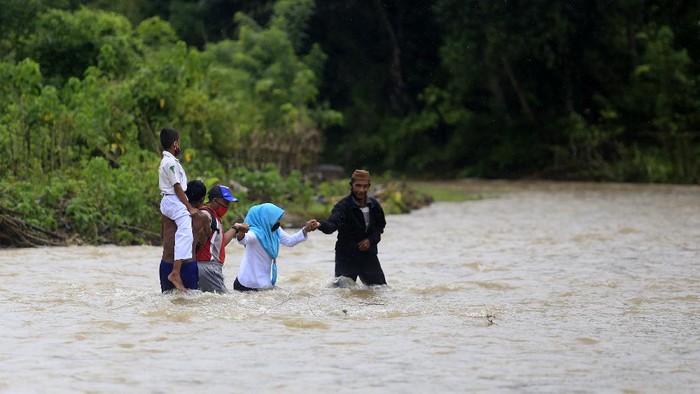 &#91;Coc Reg. Gorontalo&#93; Menerjang Derasnya Sungai Demi Bersekolah