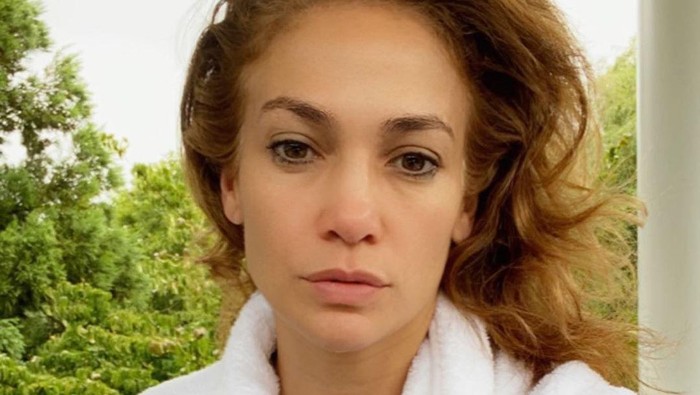6 Rahasia Awet Muda Jennifer Lopez di Usia 51, Scrub Berlian hingga Diet Ketat