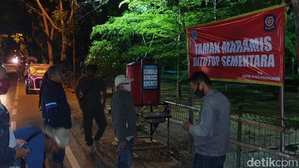 Gak Ada Akhlak! Pasangan Sejoli Adegan Mesum di Taman Maramis, Probolinggo