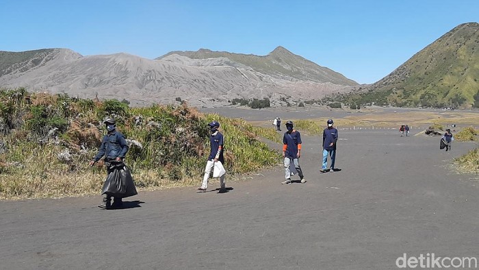 coc-reg-bromo-kemenparekraf-ajak-warga-dan-pelaku-wisata-bersih-bersih-bromo