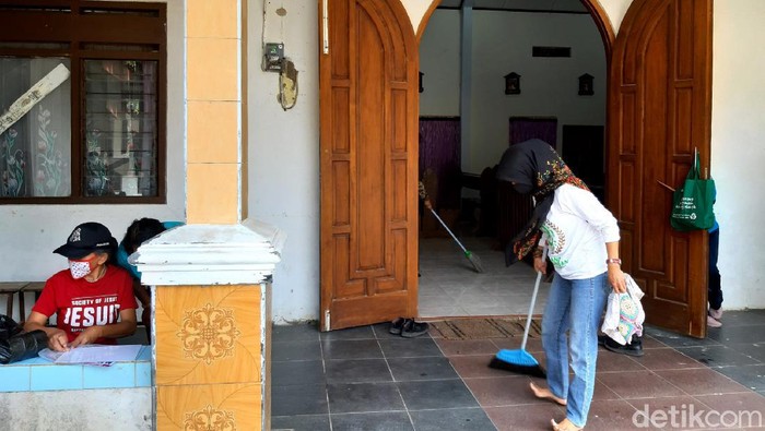 &#91;Coc Reg. Semarang&#93; Adem Banget, Warga Semarang Bahu Membahu Bersihkan Masjid-Kapel