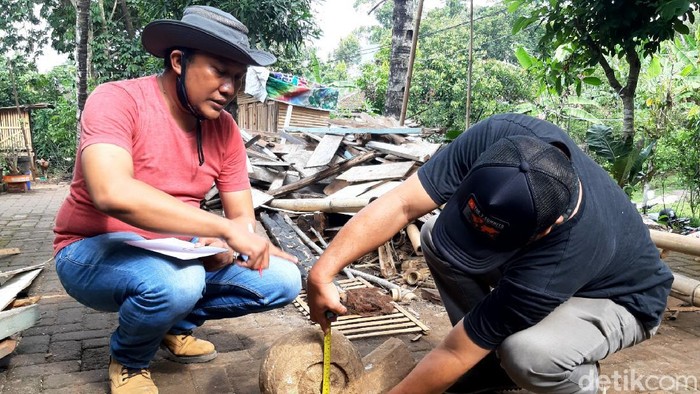 coc-reg-semarang-cerita-petani-di-ungaran-temukan-batu-candi-saat-mencangkul-kebun
