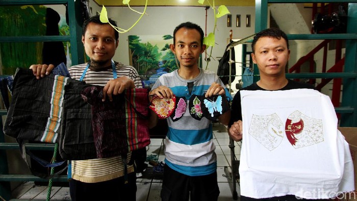 &#91;Coc Reg. Solo&#93; Perajin Difabel di Solo Berkarya Lewat Batik