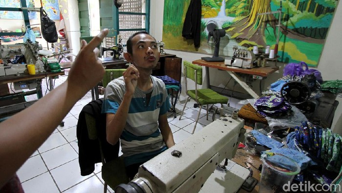 &#91;Coc Reg. Solo&#93; Perajin Difabel di Solo Berkarya Lewat Batik