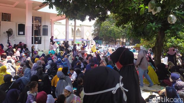 Habib Rizieq Hadiri Acara Maulid di Pondok Ranggon Jaktim, Jemaah Berkerumun