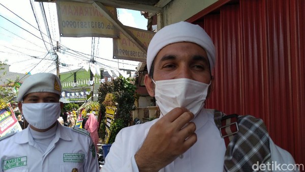 Menanti Kedatangan Ketum FPI yang Diancam Ditangkap Polisi