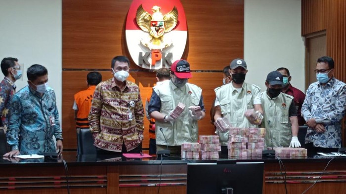 Duit Suap Bupati Banggai Laut Diduga Dipakai untuk Pemenangan Pilkada 2020