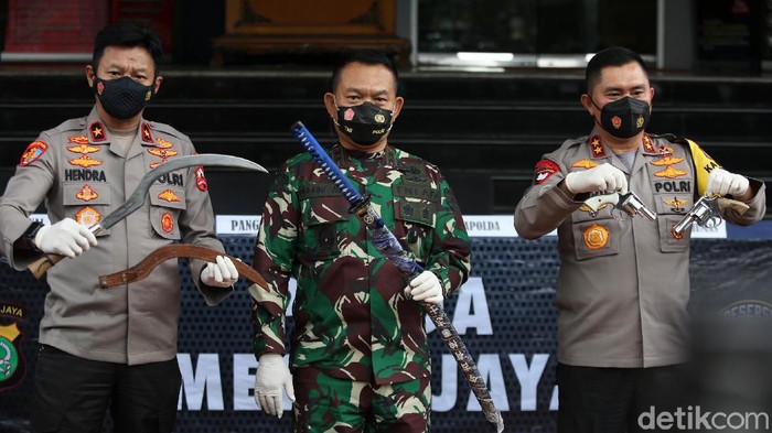 Ini Dia Senjata Api Pendukung HRS yang Serang Polisi