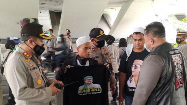 Tentang Massa Berkaus Habib Rizieq-Habib Bahar Sebelum Aksi 1812 Digelar
