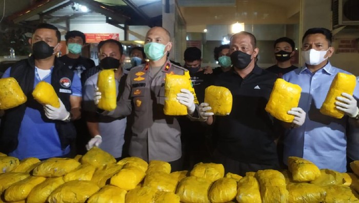  Polda Metro Jaya Ungkap Kasus Sabu 201 Kilo di Petamburan: Sindikat Timur Tengah 