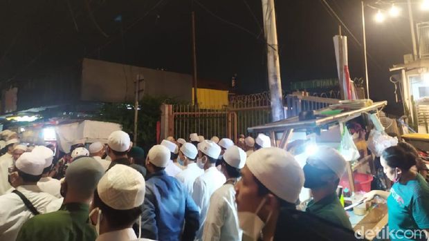 Pelayat Habib Ali bin Assegaf Berdatangan, Jalan Tebet Utara Dalam Ditutup