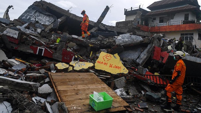 Beda Mensos dan BNPB soal Viral Penjarahan Bantuan Gempa Sulbar