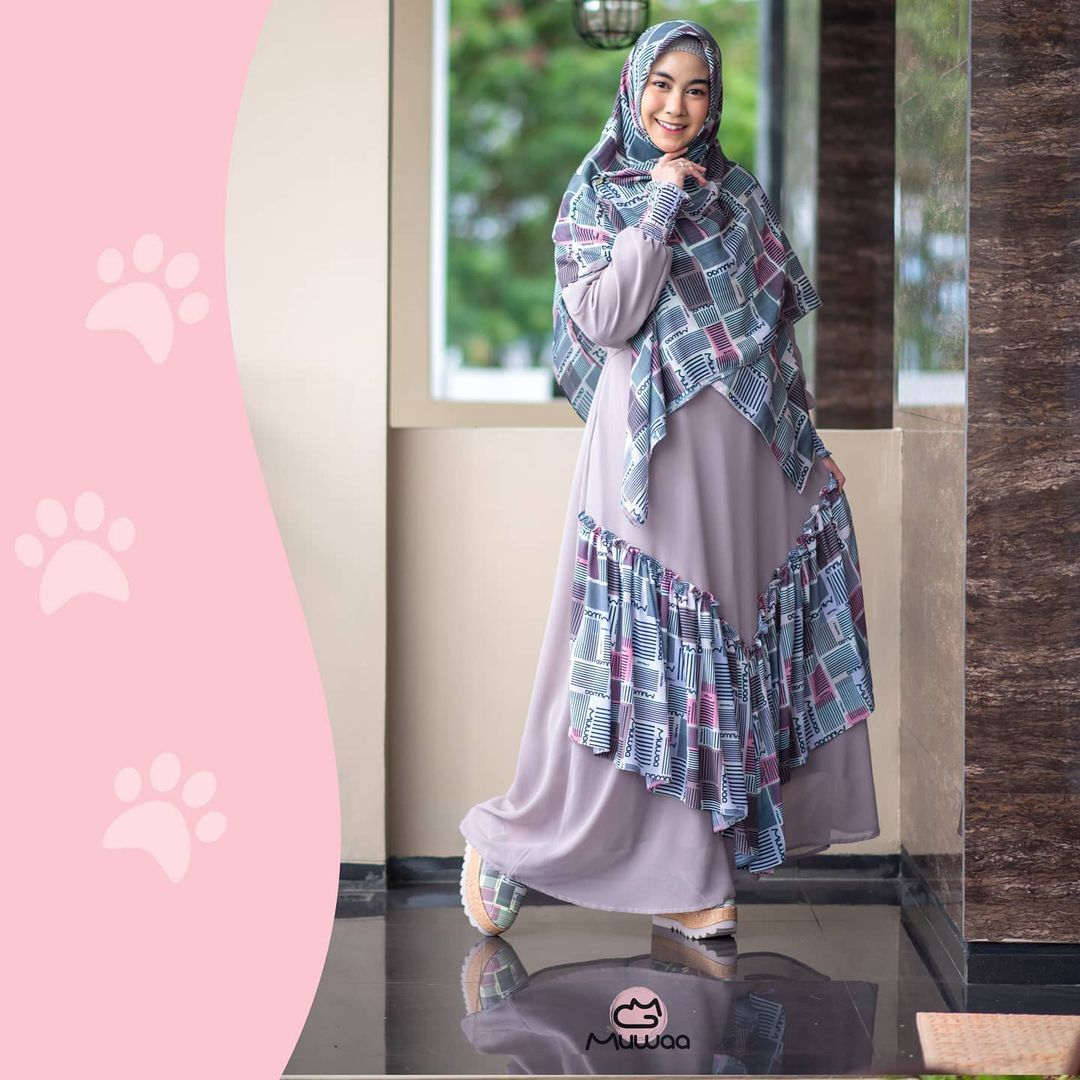 Anisa Rahma Hadirkan Sepatu Syar’i, Ga Perlu Khawatirkan Rok Kotor Lagi!