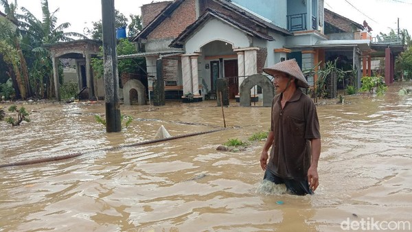banjir-di-kudus-meluas-di-hari-ketiga-ketinggian-air-capai-2-meter