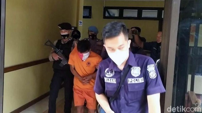 Sadis, Aksi DH Tega Bunuh Pacar Pakai Bambu