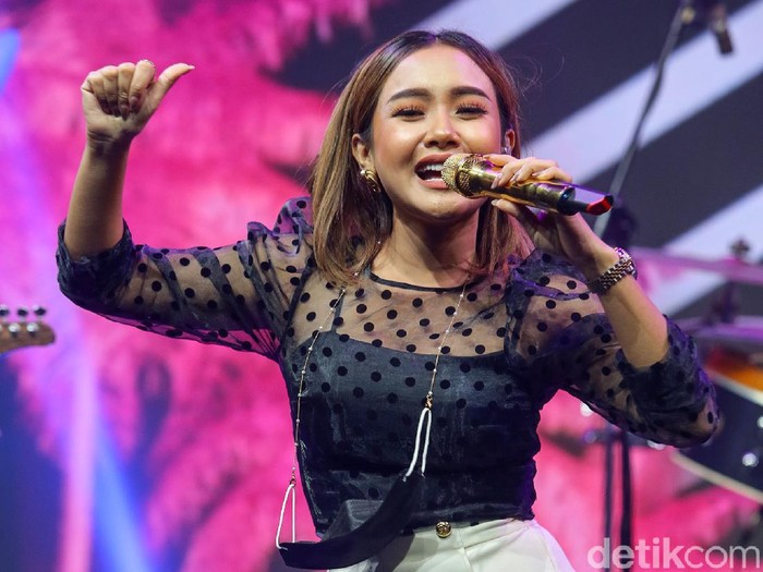 Job Nyanyi Sepi, Cita Citata Putar Otak