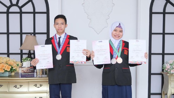 Hand Sanitizer Pelepah Pisang Buatan Siswa di Kudus Kejutkan Dunia