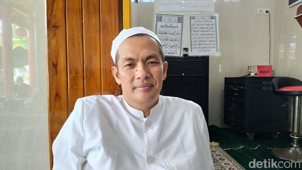 Berkenalan dengan Ustaz Mualaf di Balik Masjid Mirip Kelenteng Magelang