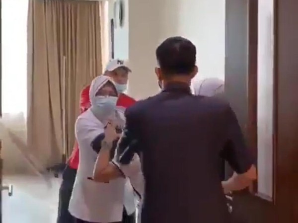 Momen Penganiayaan Perawat Berujung Penggantian Satpam RS Siloam