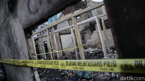 kebakaran-130-rumah-di-jakbar-diduga-dipicu-cekcok-suami-istri