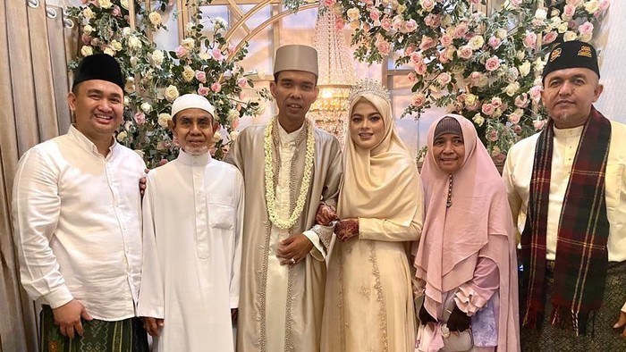 UAS Sudah Nikahi Gadis 19 Tahun Sore Tadi, Ini Fotonya!