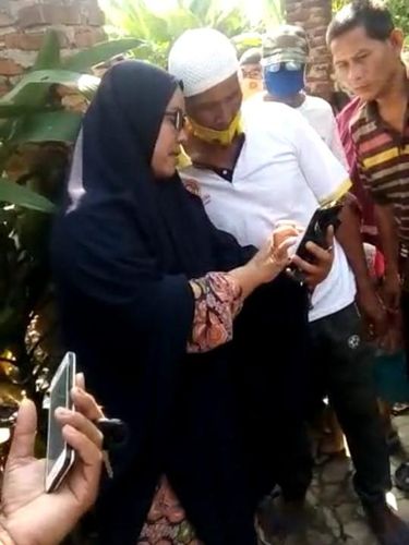 Ibu ini Viral Usai Heboh Kemunculan Babi Ngepet di Depok