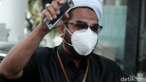 'Doakan' Rocky Gerung soal Nikah, Ngabalin Beralasan Diserang Duluan