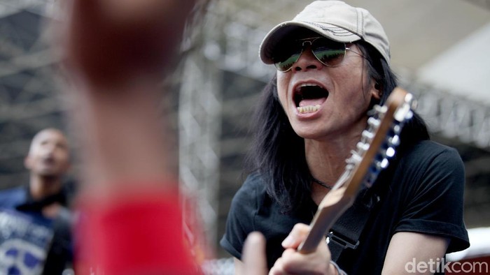 Said Didu Sindir Cara Abdee Slank Bereskan Masalah di Telkom: Main Gitar?