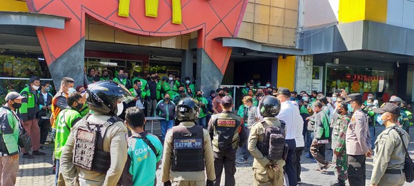 Antrean BTS Meal Picu Kerumunan di Surabaya, Satgas COVID-19 Turun Tangan