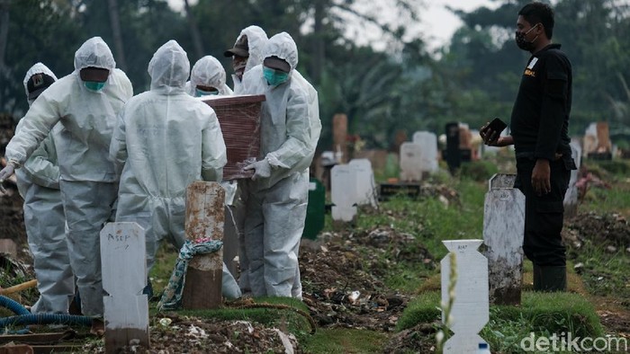 Abai Prokes Berbuah Ledakan Corona, Pakar Sebut RI Sudah 'Herd Stupidity'