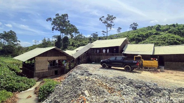 Melihat Bedeng 'Mewah', Hunian WNA China di Area Tambang Sukabumi