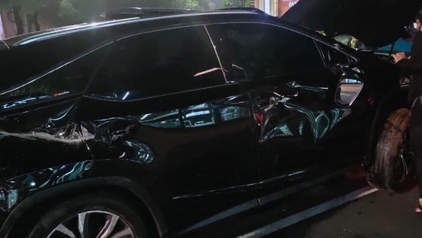 segini-pajak-lexus-pelat--rfs--yang-ringsek-usai-terguling-gegara-hindari-penyekatan