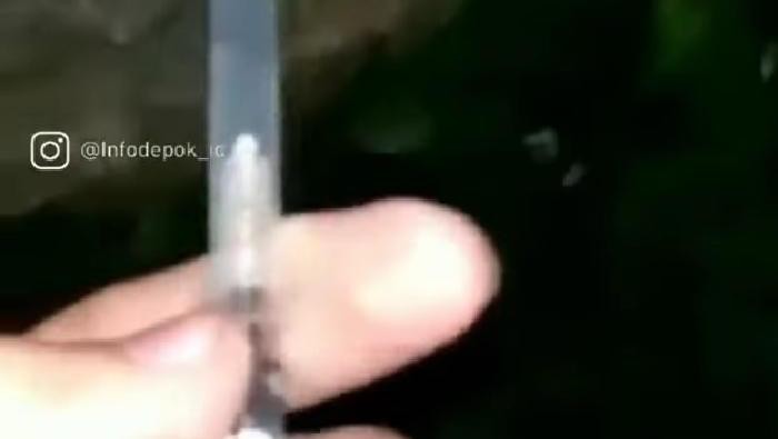 Kok Bisa Jarum Suntik Bekas Vaksin Berceceran di Depok?