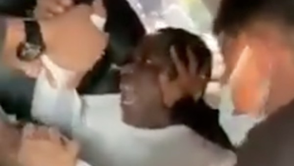 Terungkap Arogansi Diplomat Nigeria: Menyikut dan Gigit Petugas Imigrasi