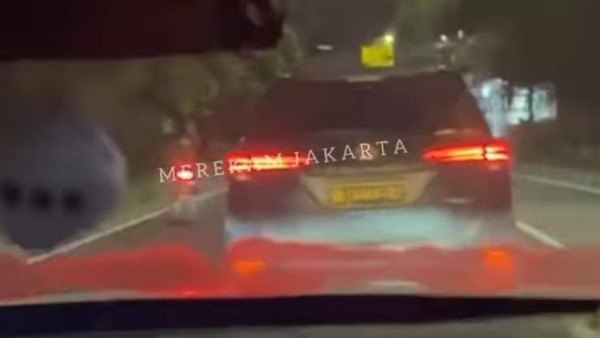 Polisi Usut Viral Fortuner Pelat Dinas Polri Lawan Arus-Tabrak Mobil di Jaksel