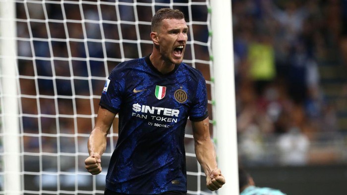 Waduh! Dzeko Hampir Salah Masuk Ruang Ganti di San Siro